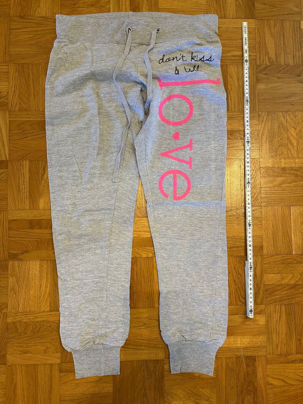 Pantalons: Graue Jogginghose "Electric Pink" Grösse M – Neuf (Voir description) à Winterthur par nelead