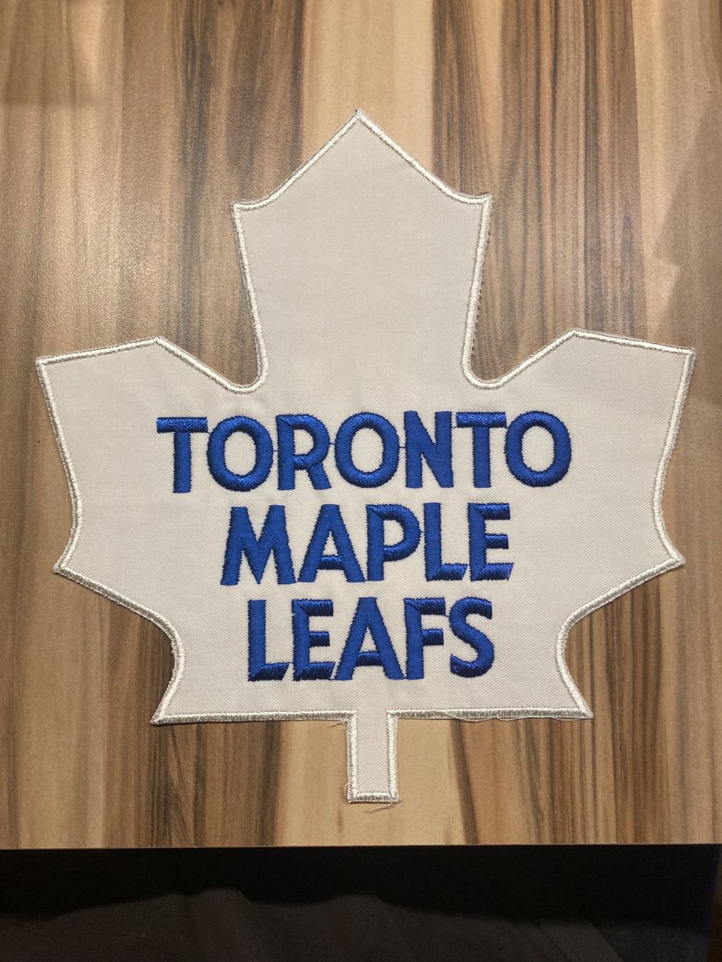 NHL Toppe: NHL Toronto Maple Leafs Aufnäher Badge – Nuovo e nell'imballaggio originale da Aarwangen venduto da to-hirschi 1