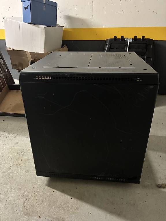 Racks & Cavalletti: Rack apw per switch o server – Usato da Muzzano venduto da G.Raffaello 2