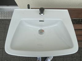 Älters aber schönes Lavabo mit Stöpsel Waschtisch für Bad