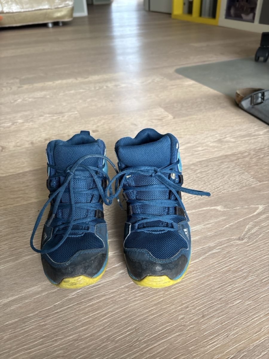 Adidas Chaussures garçon: Wanderschuhe Adidas Terrex, Gr. 31 – D'occasion à Hergiswil NW par mar_js5v 1