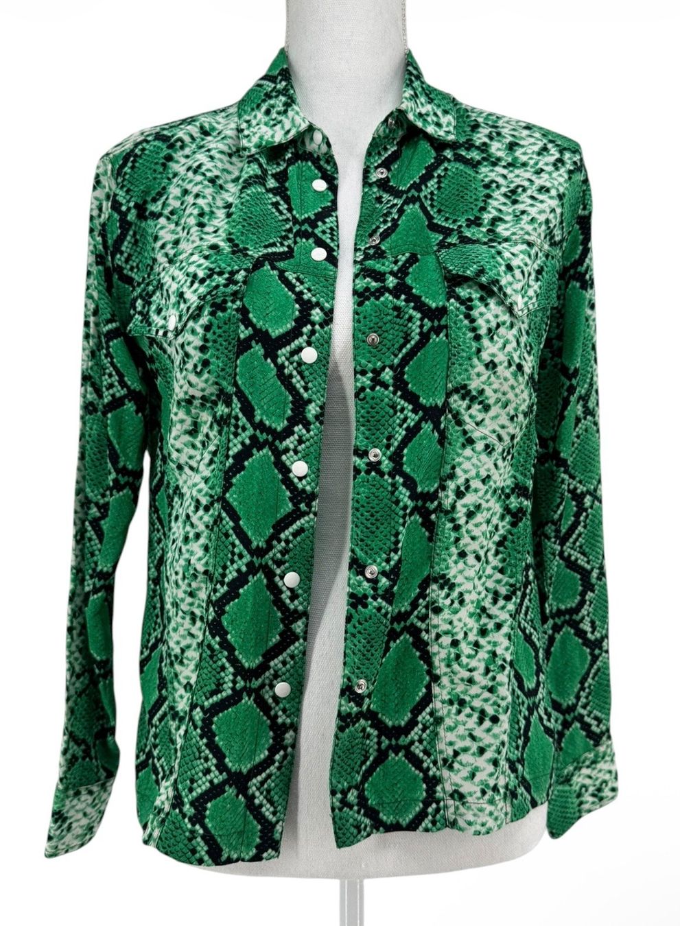 Sandro Camicette: SANDRO Chemise 100% Soie Vert Python Noir/Blanc Pressions T1 – Usato da Lausanne venduto da PlusValue_Lausanne 2