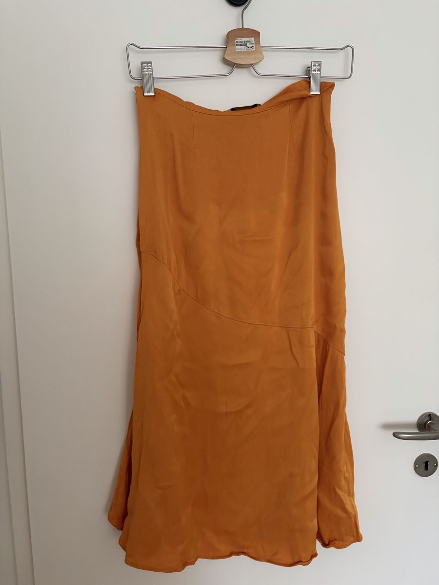 Pull&Bear Gonne: Pull&Bear orange satin Midi Skirt - Size M  – Usato da Zürich venduto da cha_l8t5 2