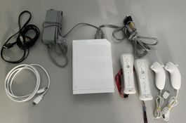 Nintendo Wii Konsole Weiss (Modell RVL-001) – Set für 2 Pers