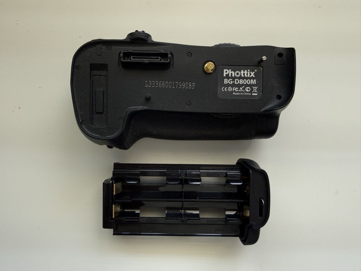 Nikon Appareil photo: Phottix BG-D800M grip for Nikon D800/D800E – D'occasion à Veyrier par Elenevskiy