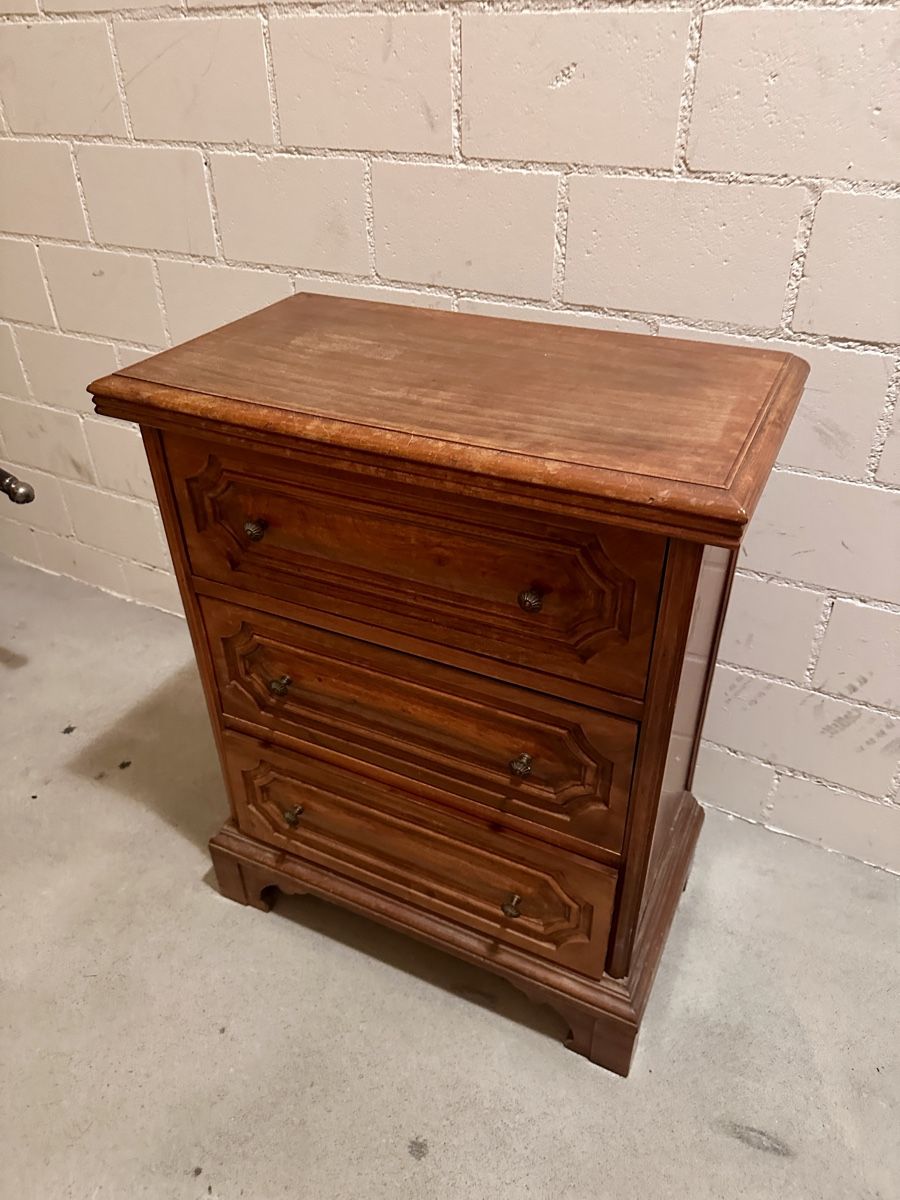 Cassettiere: Kommode Holz, vintage Stil, drei Schubladen – Usato da Bassersdorf venduto da Etti19 1