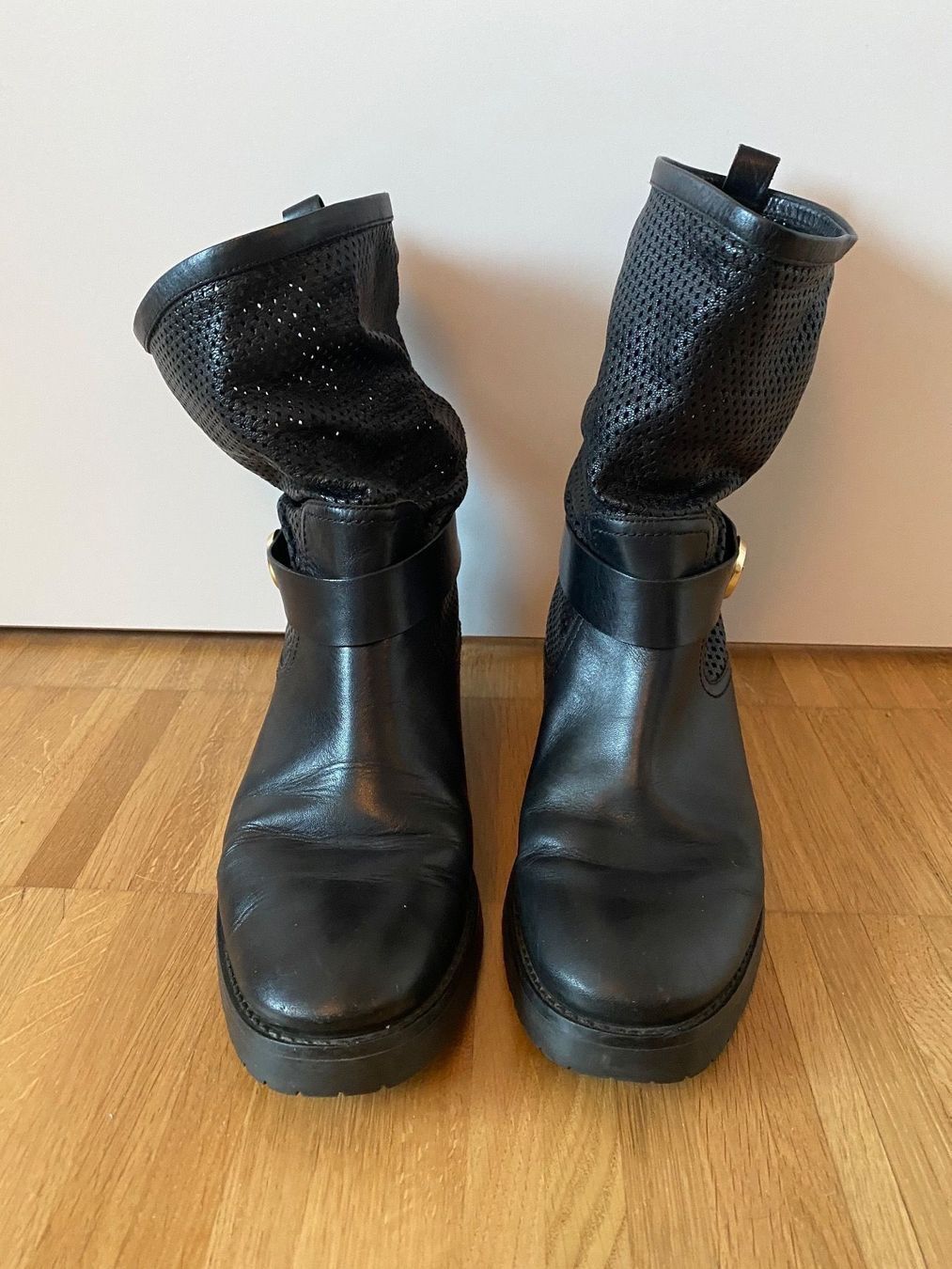 Michael Kors Damenschuhe: Michael Kors - Stiefelette - 9.5M / 40.5 - Leder - NP 350.- – Gebraucht aus Zug von tami12 1