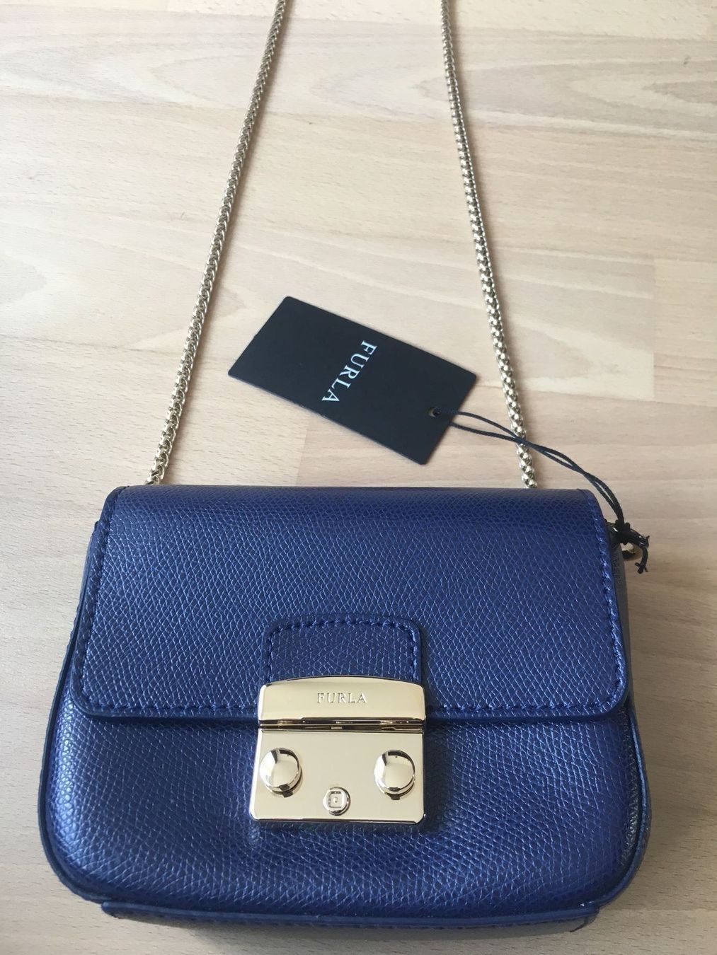 Furla Taschen für Damen: Fabrikneue Furla Mini Crossover-Handtasche "Metropolis AIR" – Neu und originalverpackt aus Zürich von TRIKOTKAISER 7