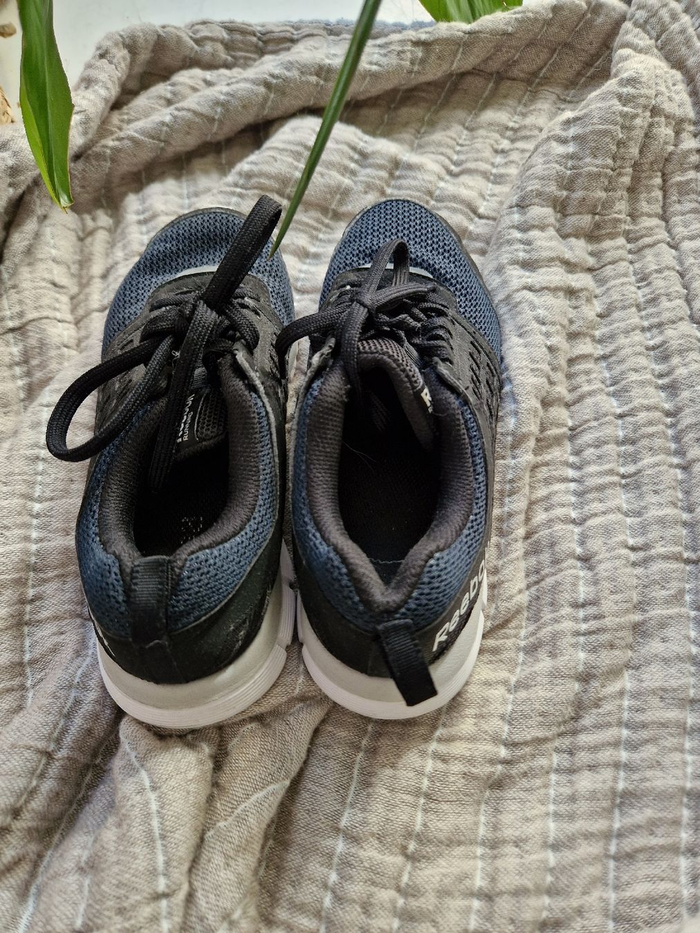 Reebok Damenschuhe: Reebok Sneaker, Grösse 36, Schwarz/Grau – Gebraucht aus Lachen SZ von janapolar 2