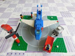 Lego Jet mit Tankfahrzeug Windturbiene und Platte.