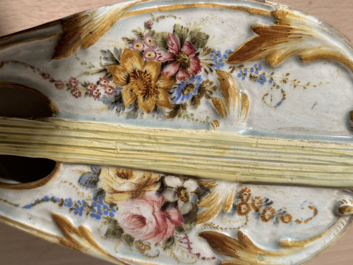 Tutte le decorazioni: Mandoline en céramique – Usato da Lausanne venduto da artnouveau04 2