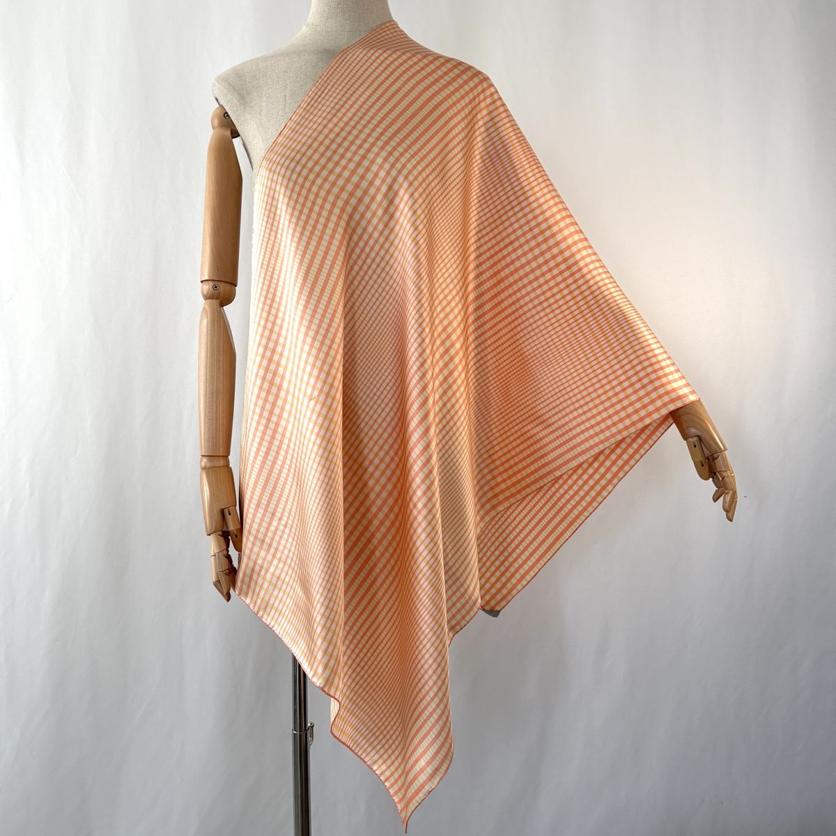 Fabric Frontline Foulards, Tücher & Schals: FABRIC FRONTLINE Silk Scarf – Neu (gemäss Beschreibung) aus Emmen von AVVIIVVA_Store 1
