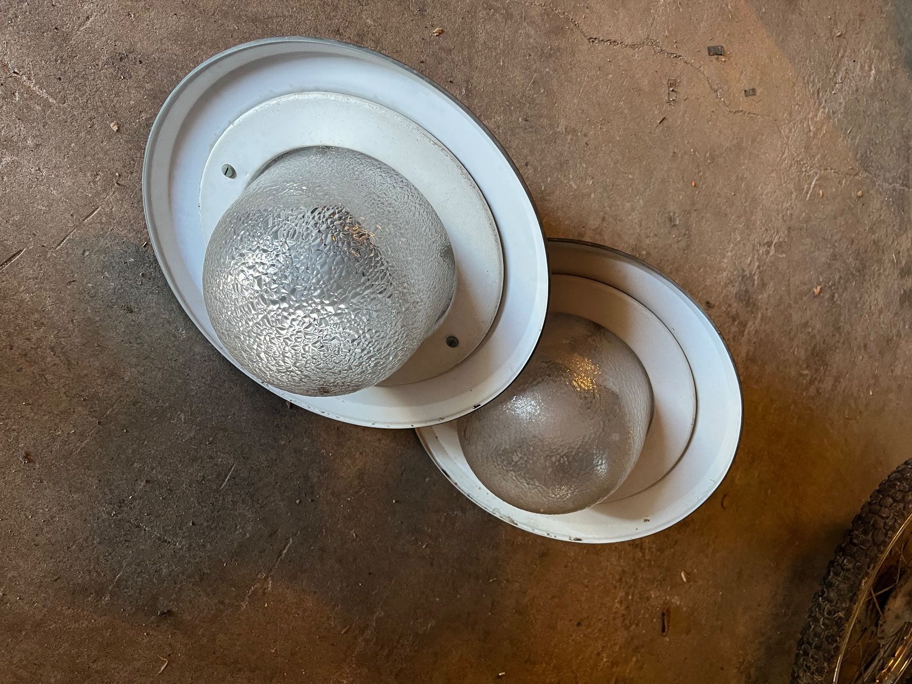 Lampen: 2er Set antike Aussenlampen/Deckenleuchten – Gebraucht aus Gossau ZH von jus_jp25
