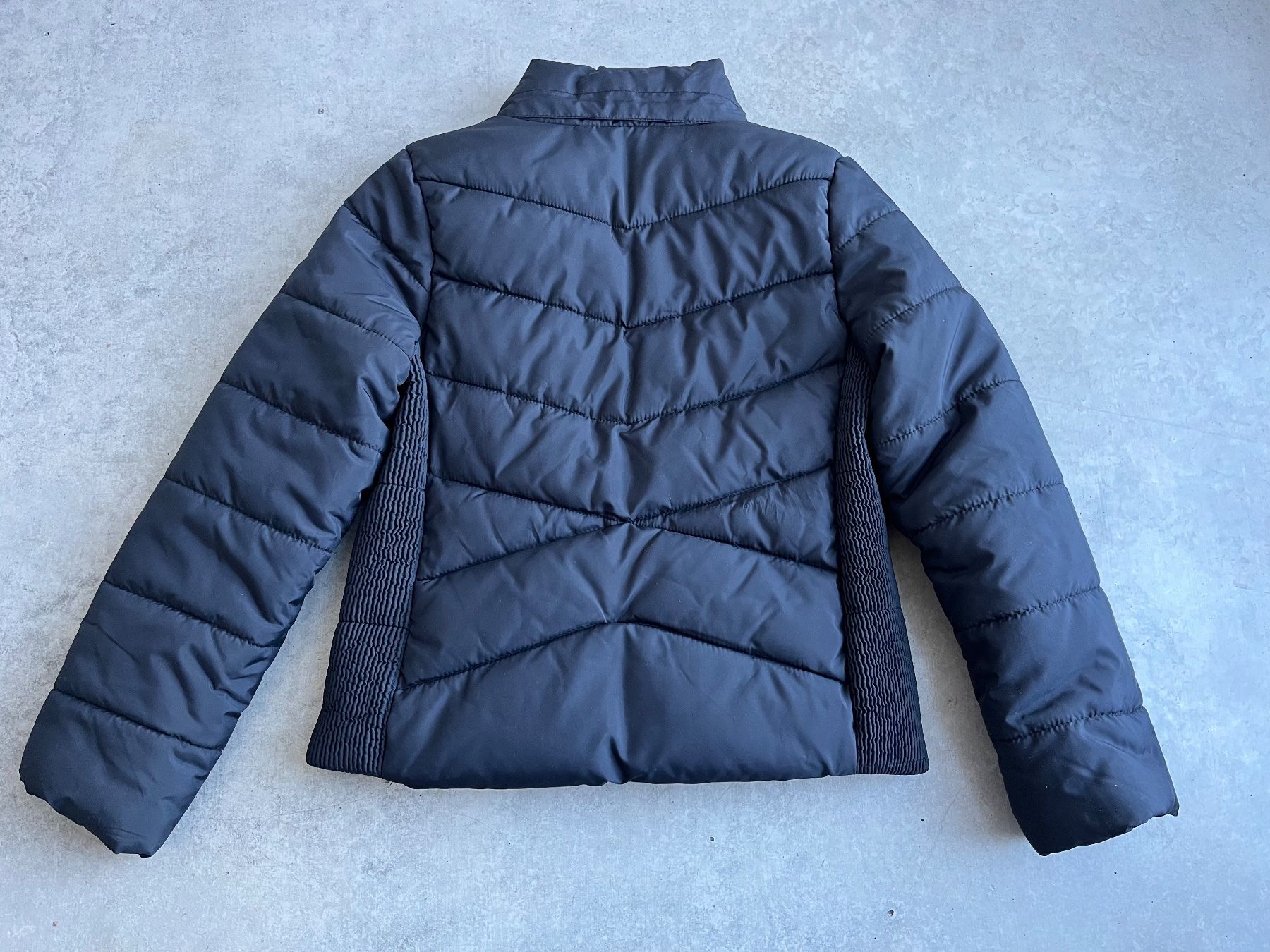 H&M Giacche & Cappotti: H&M Winterjacke schwarz Gr. 140 – Nuovo (secondo la descrizione) da Zollikofen venduto da spunk65 2