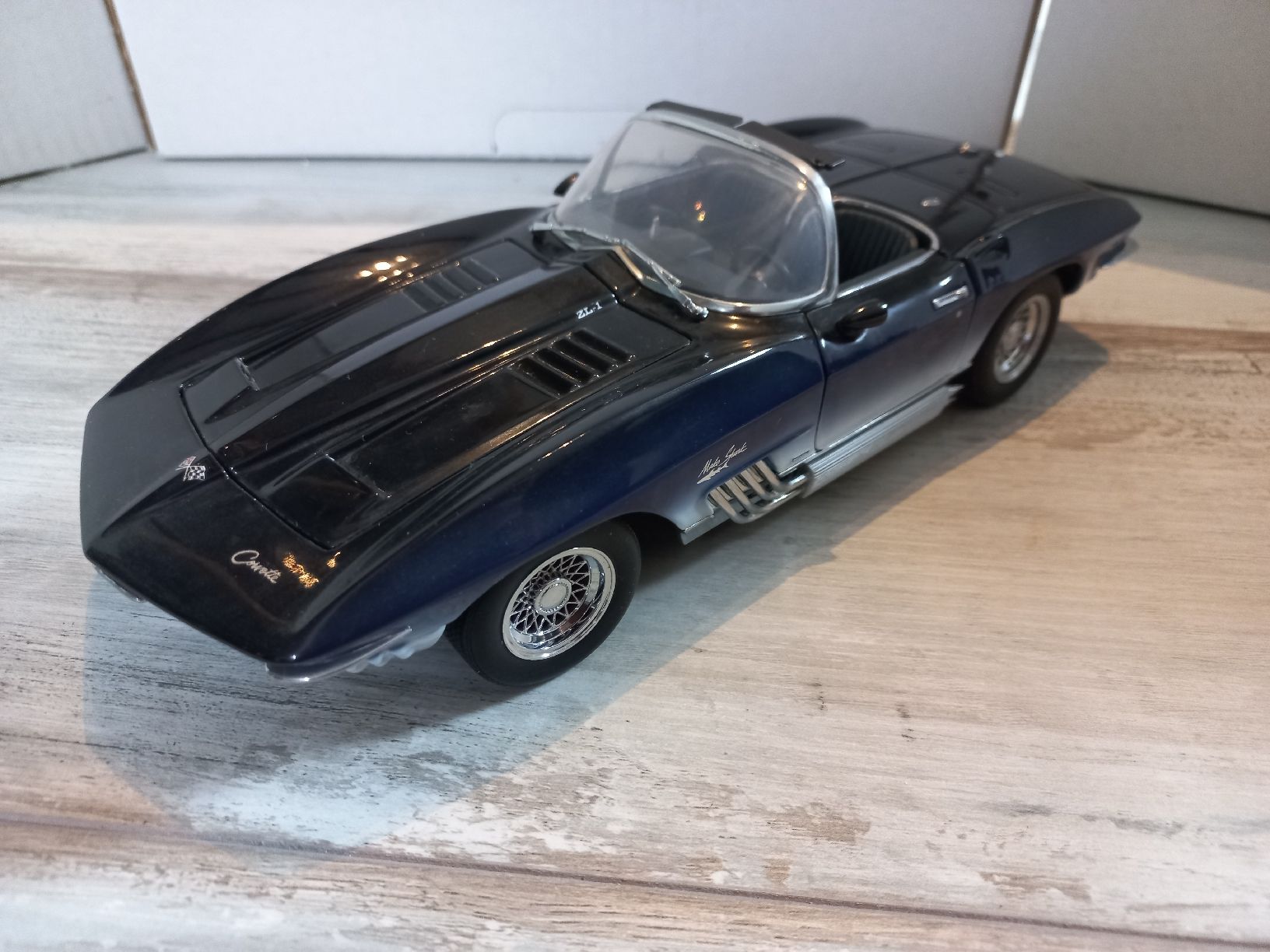 Chevrolet Modellautos: Chevrolet Corvette Mako Shark 1/18 UT models  – Gebraucht aus Attalens von remy_s00 1