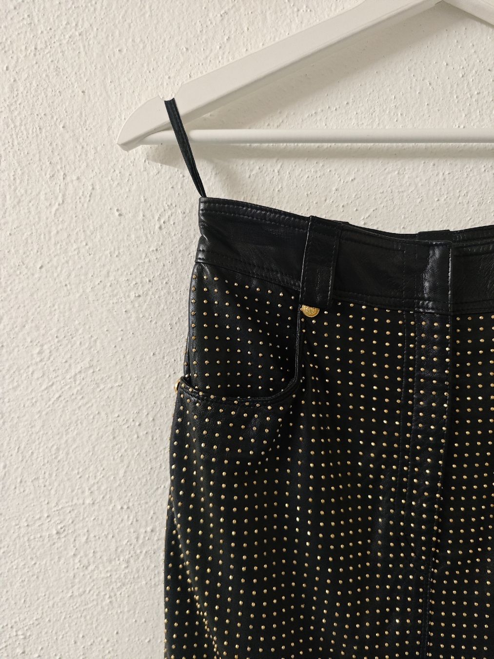 Versace Röcke: GIANNI VERSACE vintage Lederrock – Gebraucht aus Erlenbach ZH von nlh 1