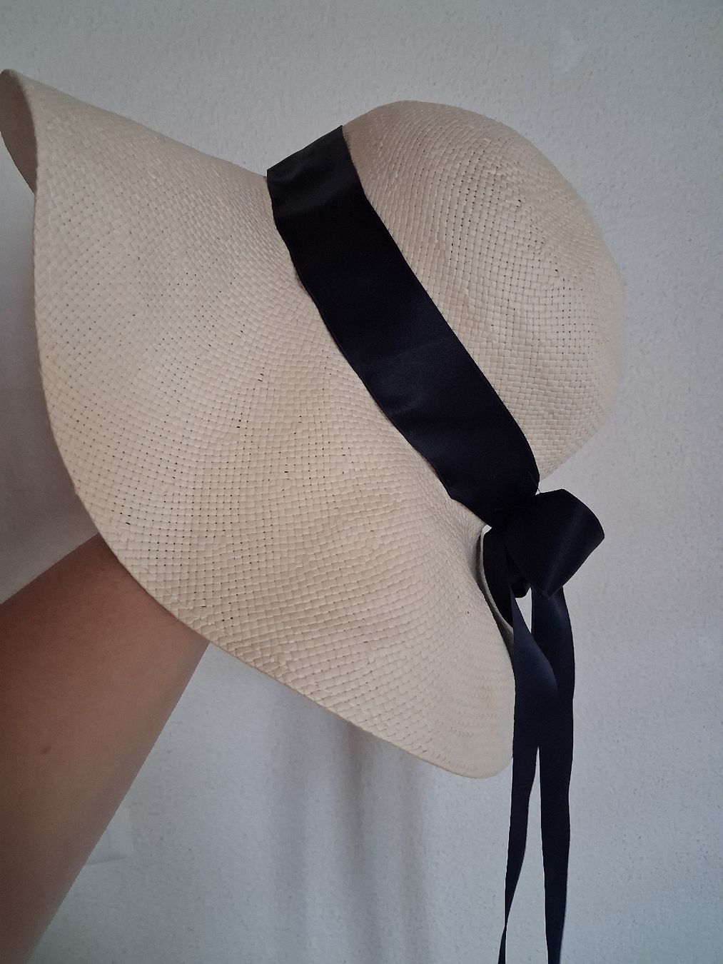 Copricapi, berretti & cappellini: Sonnenhut mit blauem Satinband – Usato da Mettmenstetten venduto da sell4purpose 1