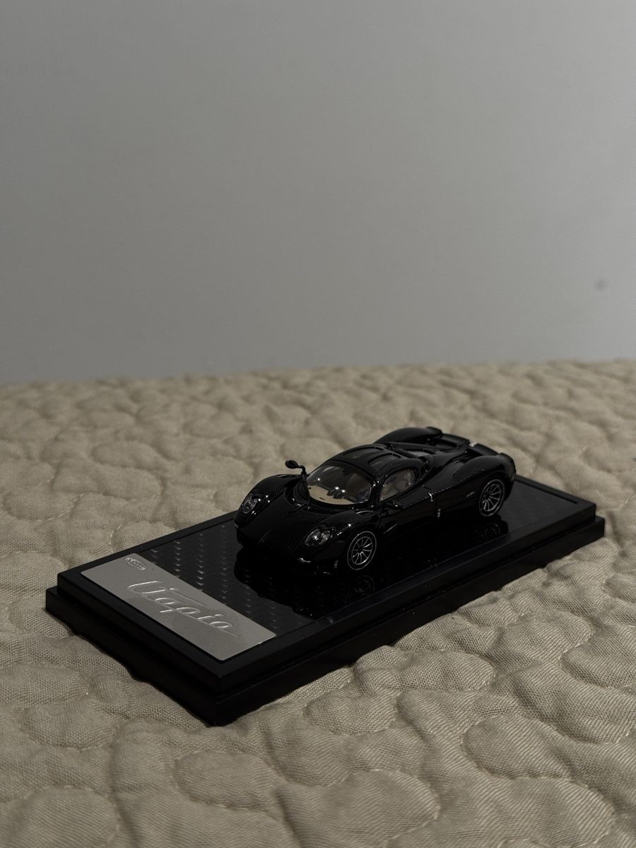 Modellini d'auto: LCD 1:64 Pagani Utopia (Carbon) – Nuovo (secondo la descrizione) da Eglisau venduto da Model300 2