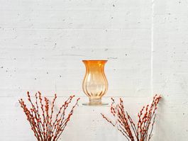 Vaso in vetro di Murano color ambra-arancio, Italia