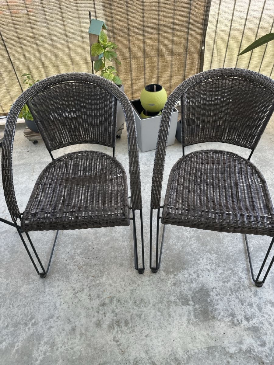 Chaises: 2 Balkonstühle – D'occasion à Altendorf par ratzfatz