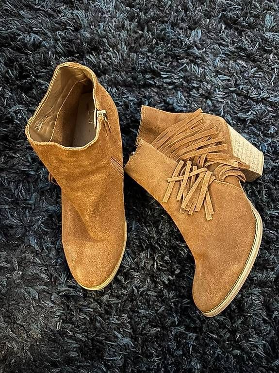 Damenschuhe: Bottines en daim – Gebraucht aus Le Grand-Saconnex von oleduc
