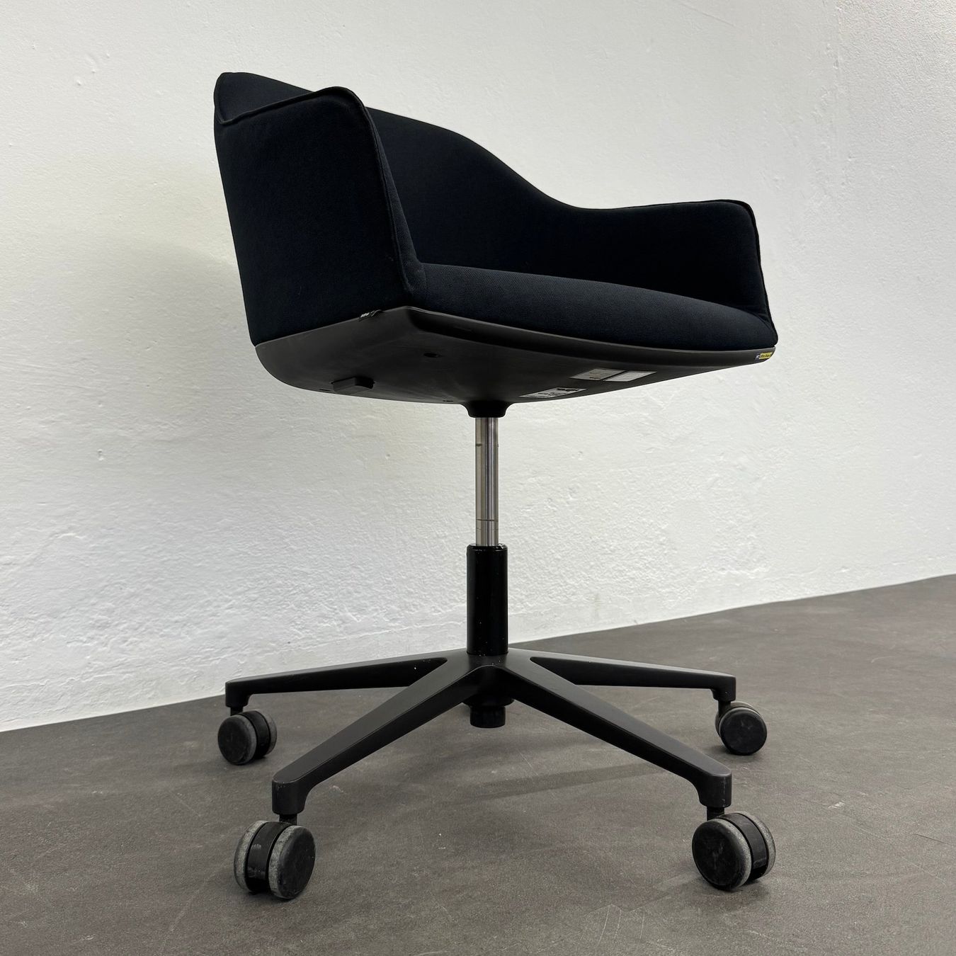 Sedie a rotelle: Vitra Softshell Chair – Usato da Schönenwerd venduto da mcofficeshop 5