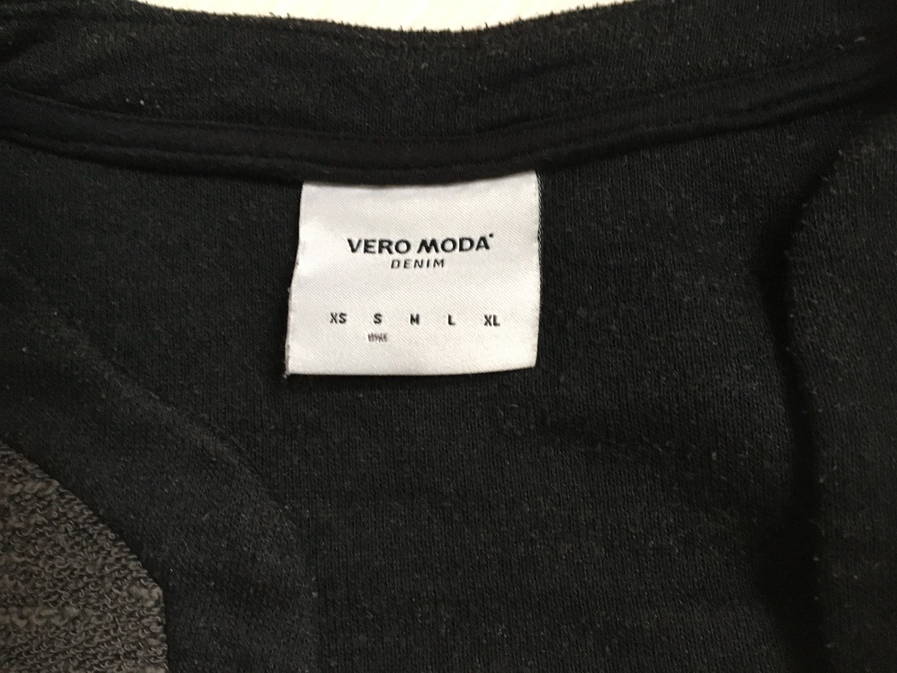 Lots de vêtements: Kleiderpacket – D'occasion à Arth par Vrecam51 1