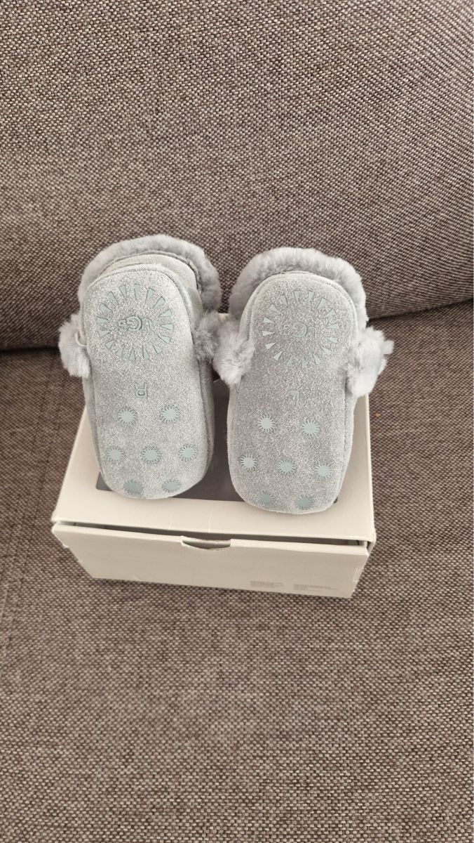 Ugg Scarpe per ragazzi: UGG Baby boots- Stiefel schuhe  – Nuovo e nell'imballaggio originale da Wetzikon ZH venduto da sal_v2jt 1