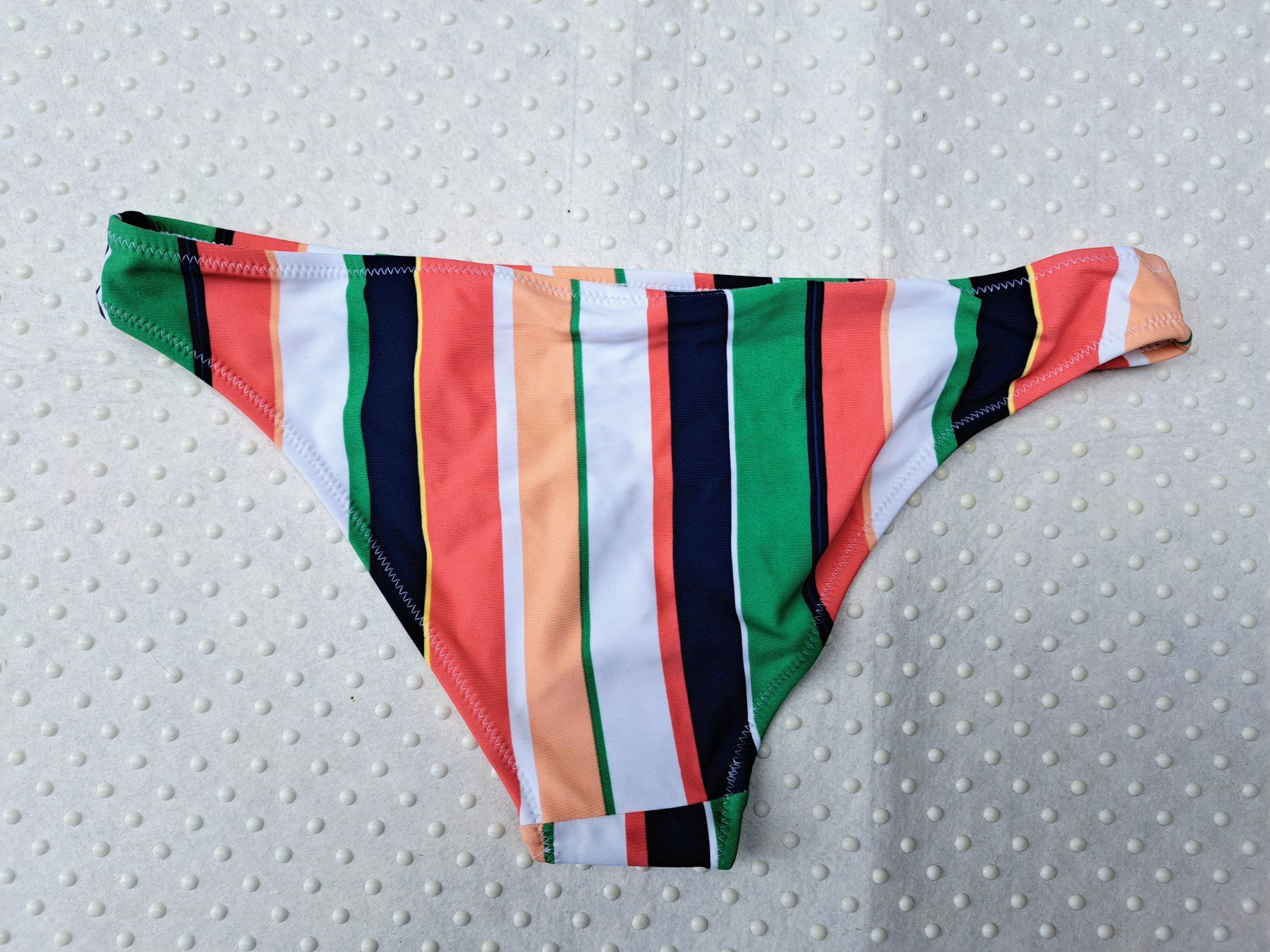 Only Badekleider & Bikinis: NEU! Tolle Bikinihose ONLY Gr. M – Neu und originalverpackt aus Gysenstein von joshuas81 1