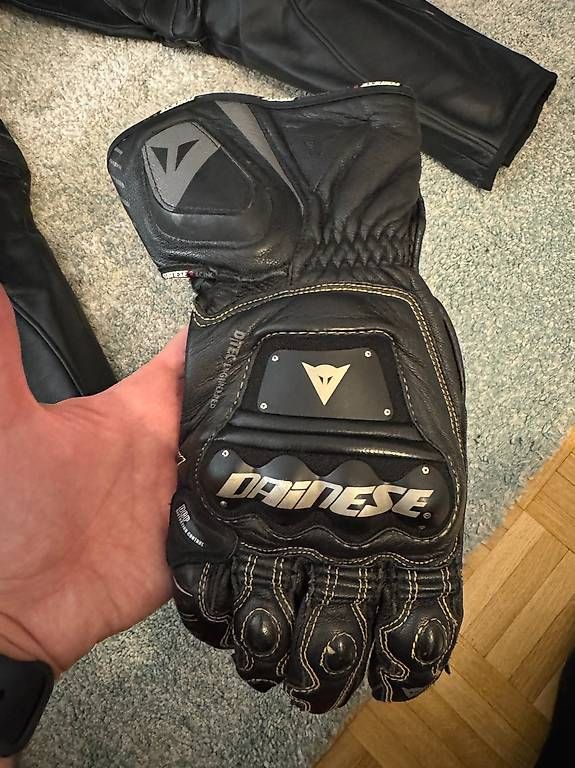 Dainese Lotti di vestiti: Complete Dainese Leather Motorcycle Gear Set – Usato da Genève venduto da Mladuz 3