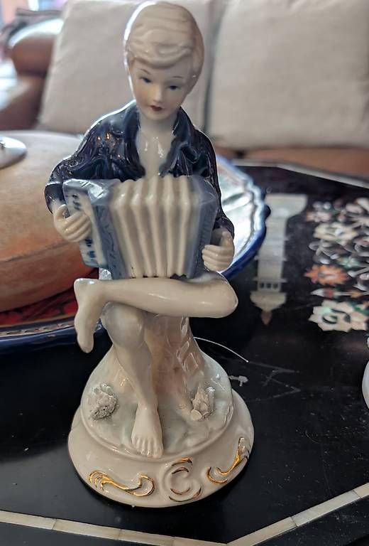 Statuette: Capodimonte Figur Akkordeonspieler, 20 cm – Usato da Ascona venduto da ArtRomantica 3