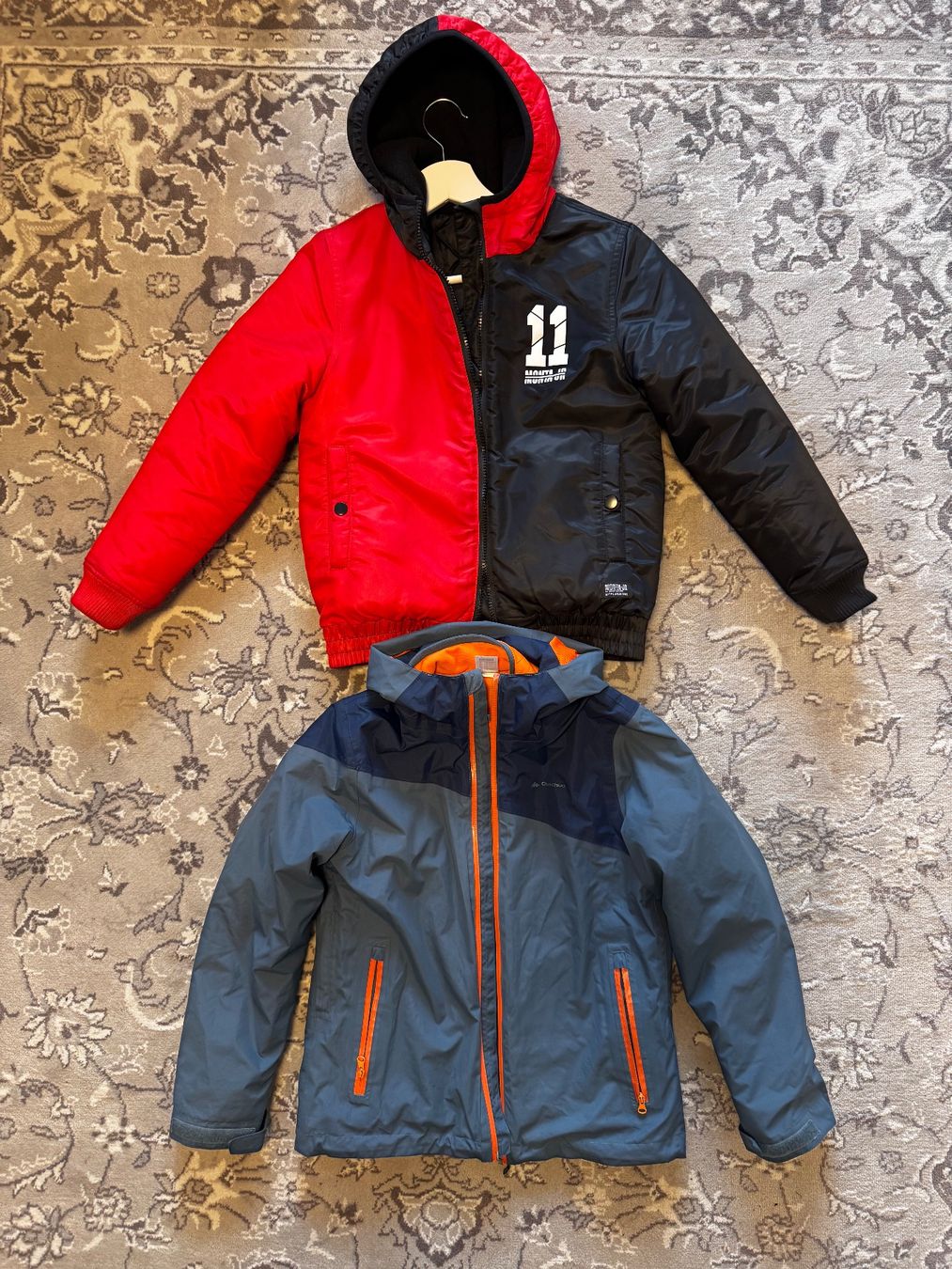 Decathlon Giacche & Cappotti: 2 Jugendliche Winterjacken Gr. 133-140 – Usato da Zürich venduto da iry_9mbn