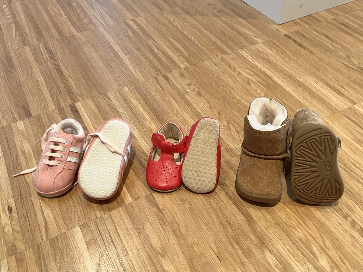 Scarpe per ragazzi: Baby shoes bundle - Uggs – Usato da Adliswil venduto da aut_vs9m 1