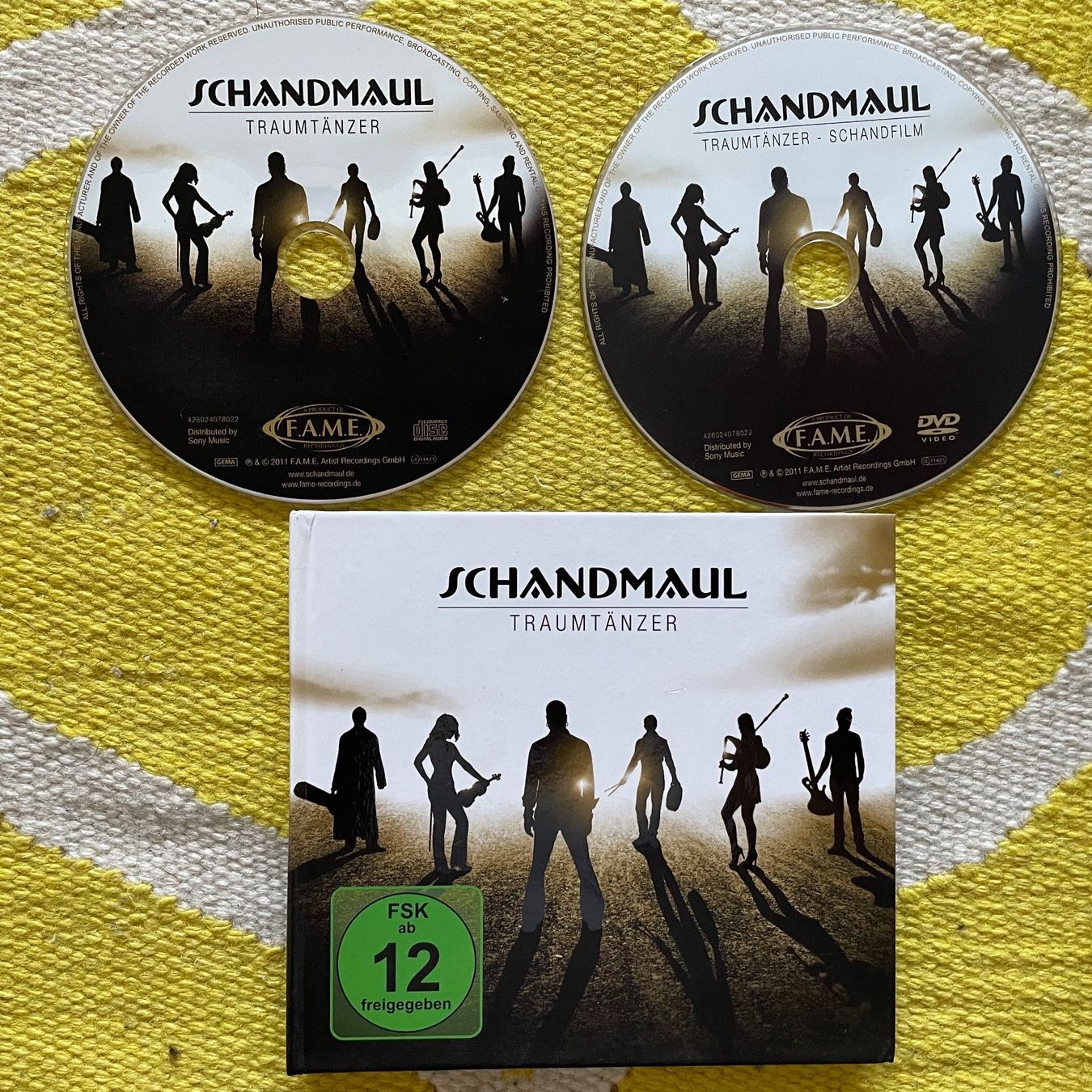 CD: SCHANDMAUL-CD+DVD TRAUMTÄNZER (BÜCHLEIN) – Usato da Rorschacherberg venduto da CD-Roli