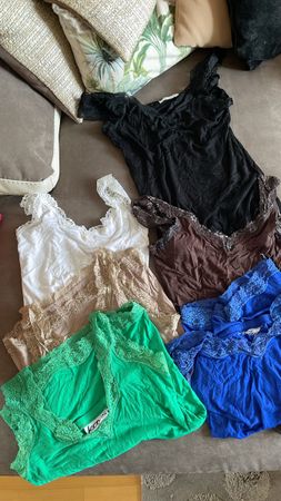 Lot de 6 débardeurs dentelle promod voyellle kays S&M