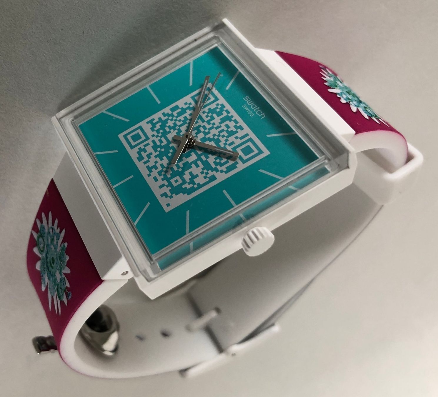 Swatch Orologi: SWATCH SO34Z104 - Aktionärsgeschenk 2025 - QR Code – Nuovo e nell'imballaggio originale da Appenzell venduto da Zimiuno 2