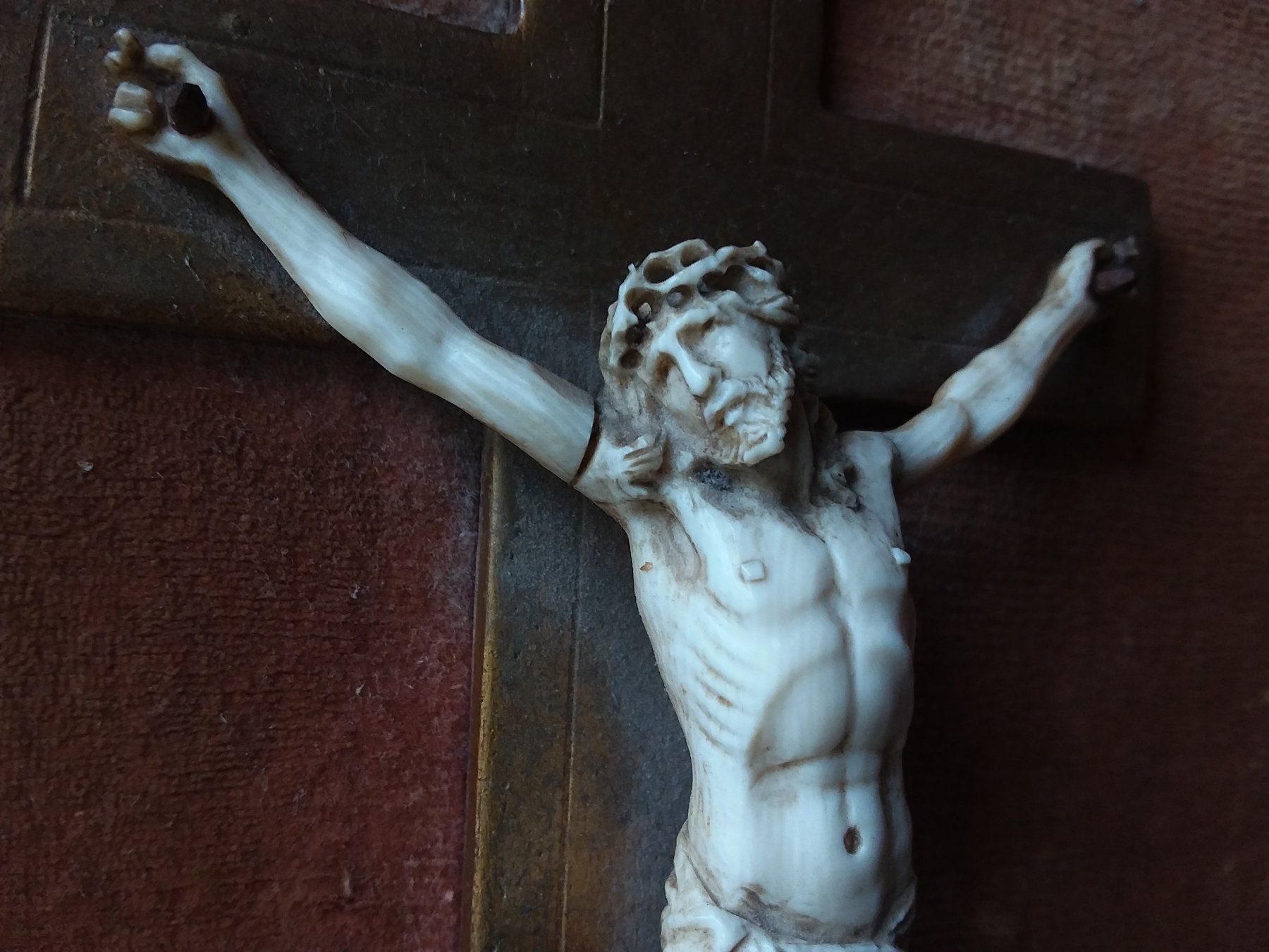 Statuette: Splendide Christ en croix "Dieppe" Crucifix – Usato da Chamoson venduto da Rbma 5
