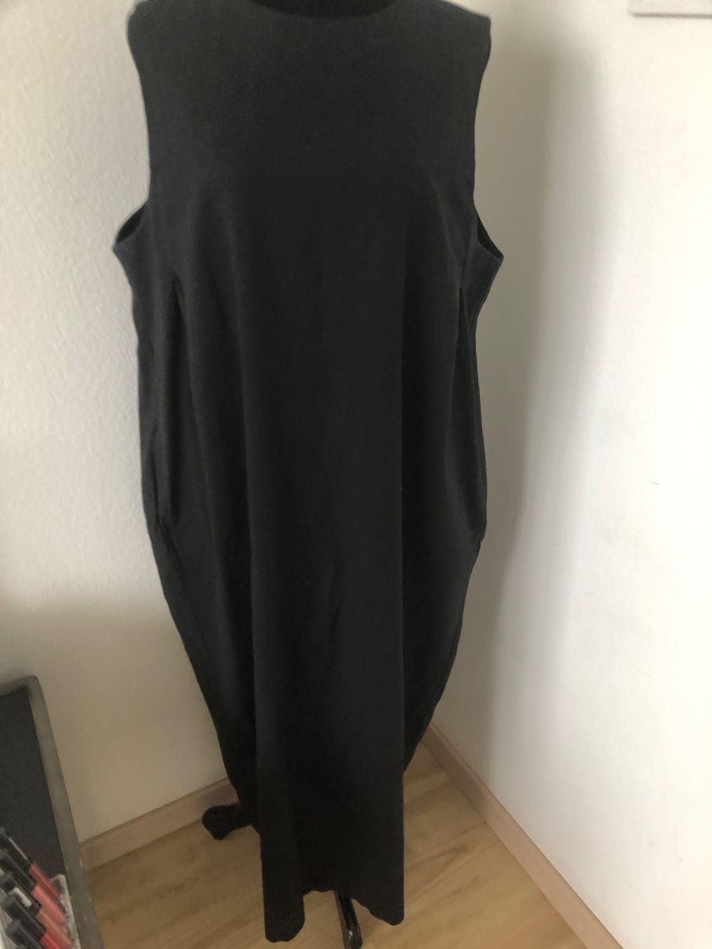 Kleider: Schwarzes Kleid, Grösse 46 – Neu (gemäss Beschreibung) aus Arlesheim von leyRum4.5 4
