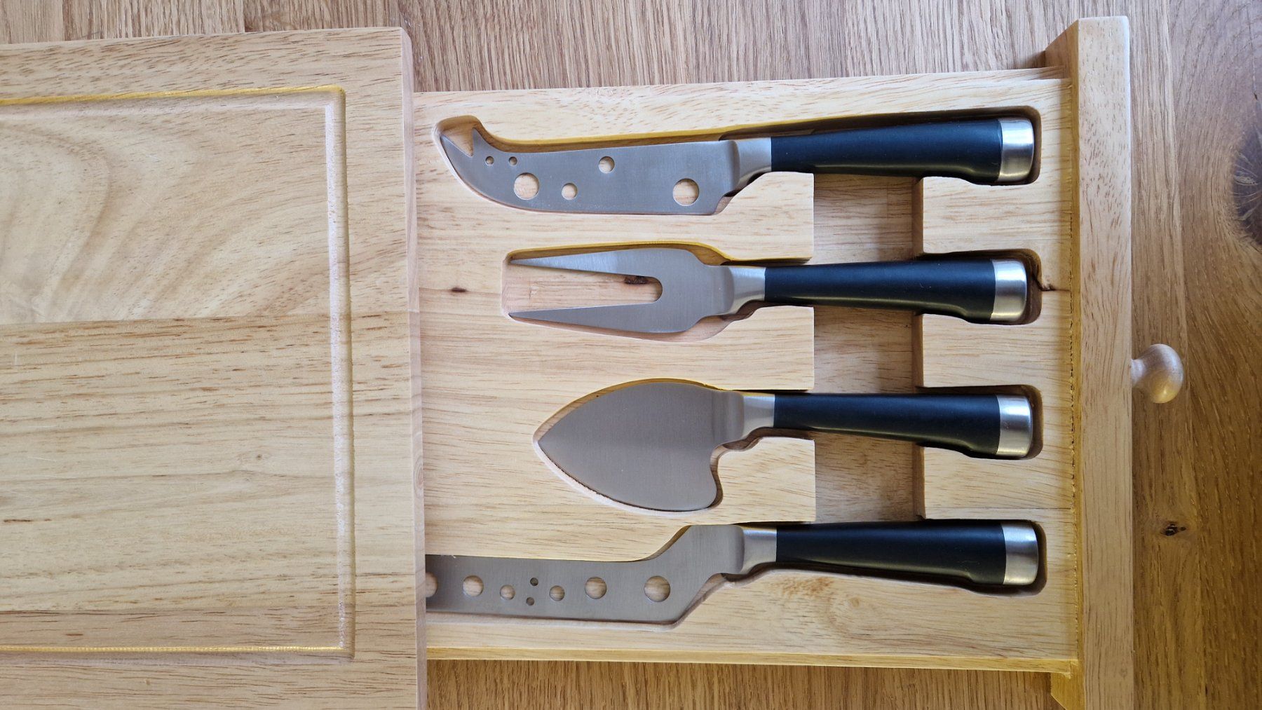 Set di posate: Käsebrett mit Besteckschublade – Nuovo (secondo la descrizione) da Luzern venduto da kzu_8qsg 1