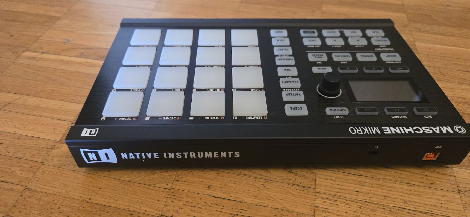 Native Instruments Instruments de musique: Native Instruments Maschine Mikro MK2 Controller  – D'occasion à Geroldswil par Mveit 3