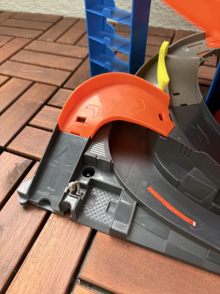 Hot Wheels Giocattoli: HotWheels Mega Garage – Usato da Dübendorf venduto da kat_gxm9 1