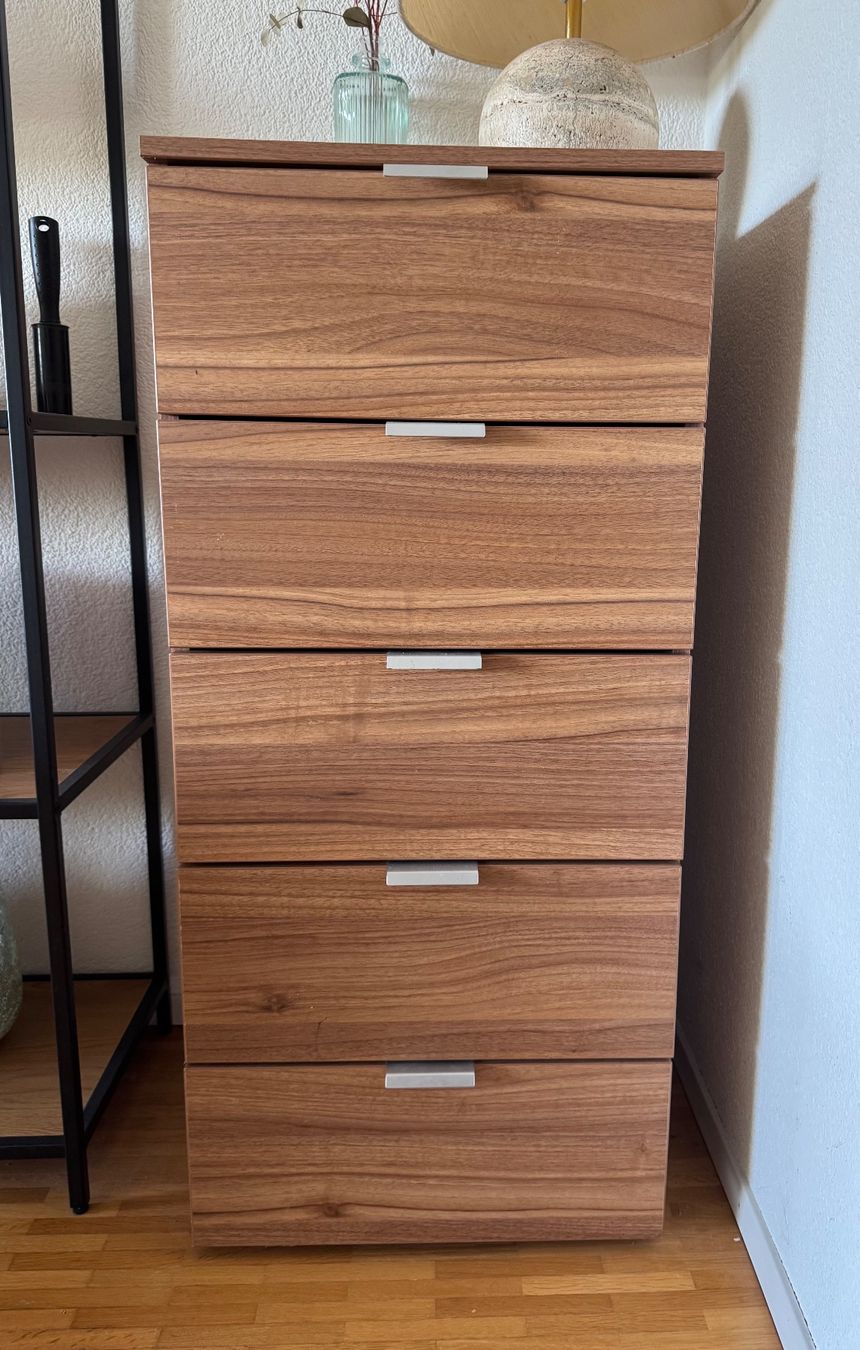 Kommoden: Kommode Nussbaumoptik, gebraucht – Gebraucht aus Solothurn von flo_27sl