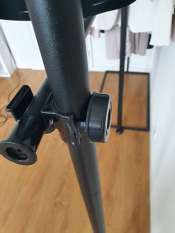 Guardaroba: Teleskop Garderobe schwarz  – Usato da Zürich venduto da _vici_ 1
