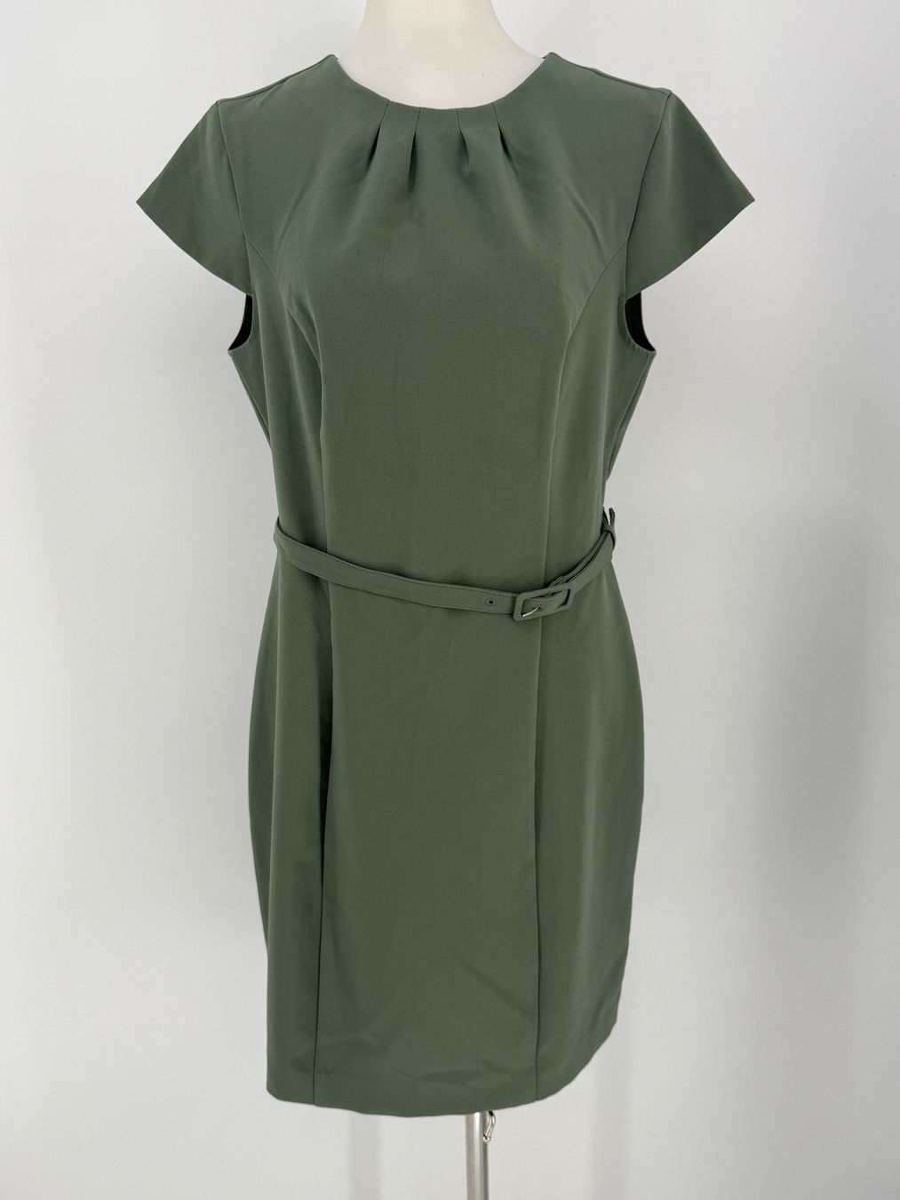 H&M Vestiti: Kleid mit Gürtel Gr. 46 von H&M – Usato da Auenstein venduto da moin.