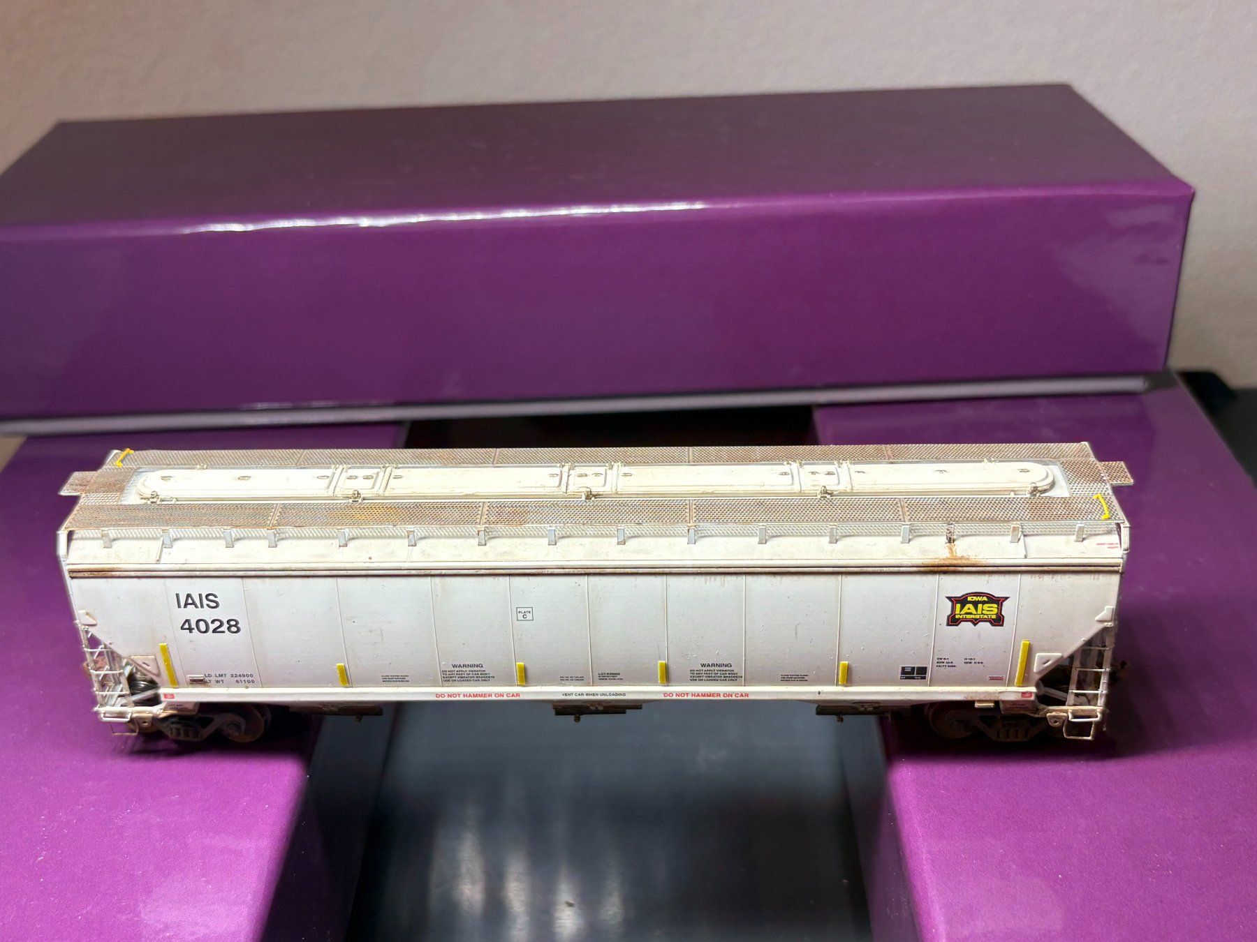Modellini di ferrovie: Scaletrains rivetcounter IAIS covered hopper mit Weathering – Nuovo (secondo la descrizione) da Cham venduto da scamps01 5
