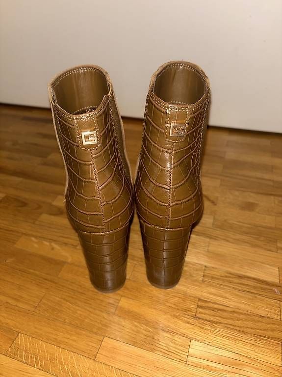 Scarpe da donna: Bottines Guess taille 37 – Usato da Châtelaine venduto da gar_fxl2 2