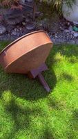 Rostiger Metalltrichter für Gartendeko 