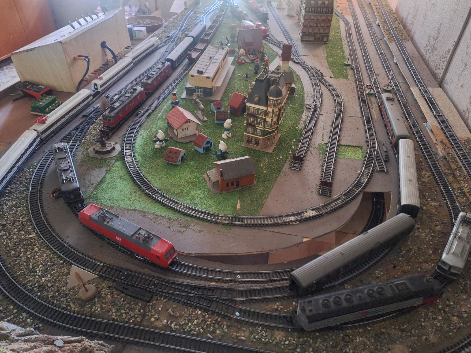 Modelleisenbahnen: Eisenbahn elektrisch mit vielen Figuren – Gebraucht aus Büttikon AG von rebeccaparvex 5