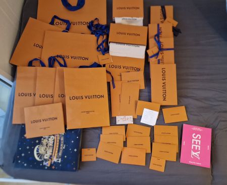 Louis Vuitton-Taschen/Boxen/6x Parfüm Proben/Hermès-Taschen
