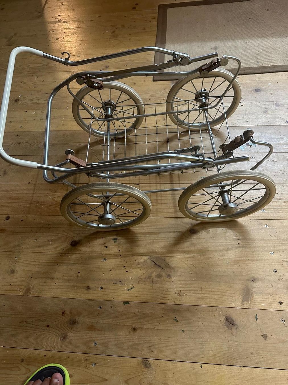 Carrozzine: Antiker Kinderwagen, Babywagen – Usato da Wegenstetten venduto da Aanfr 4